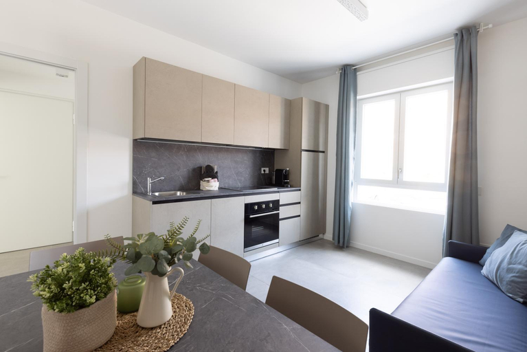 Others 4, Residence Locatelli, Milano