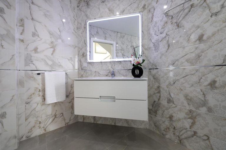 Bathroom 3, Casa Guerra, Nazaré