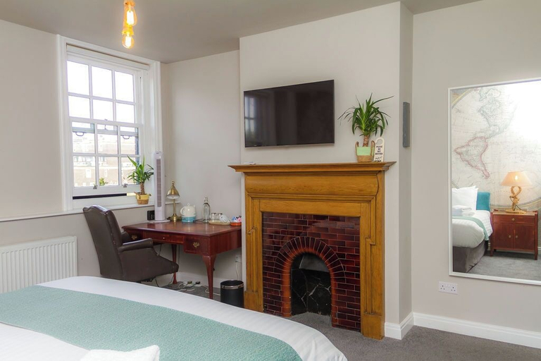 Bedroom 3, The Captain Cook Hotel, London