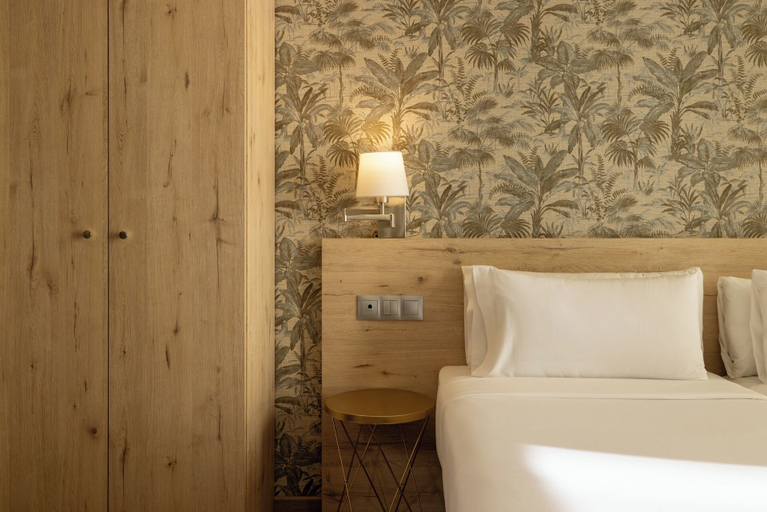 Bedroom 3, Avenida Gran Via, Madrid