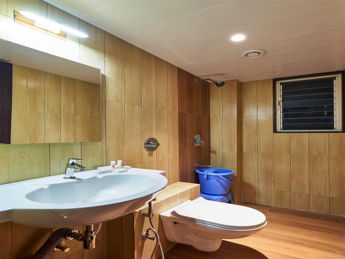 Bathroom, Hotel Tulsi, Kolhapur