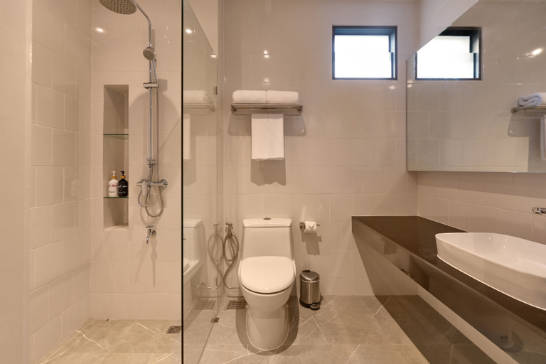 Bathroom 11