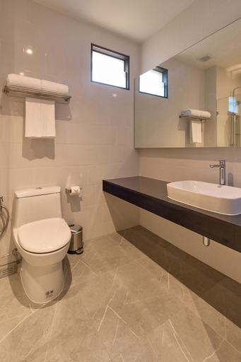 Bathroom 13