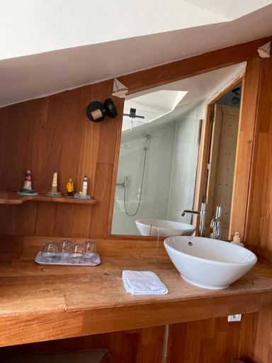 Bathroom, Chateau de GRANDVAUX, Saône-et-Loire