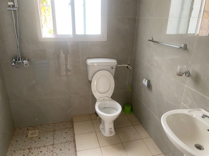 Bathroom 3, Harmony House Apartments, Kombo Saint Mary