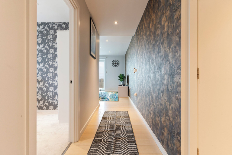 Others 5, Elegant 2 Bed Apartment Within Many Attractions, London