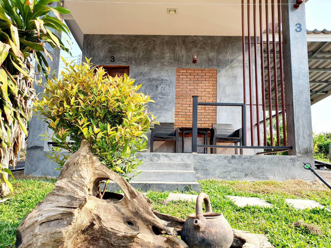 Exterior 15