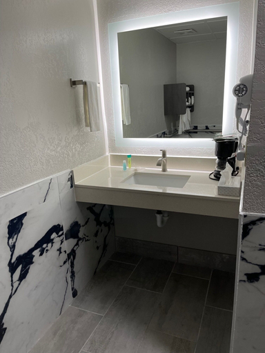 Bathroom 3, HomeTown Inn & Suites, Scott