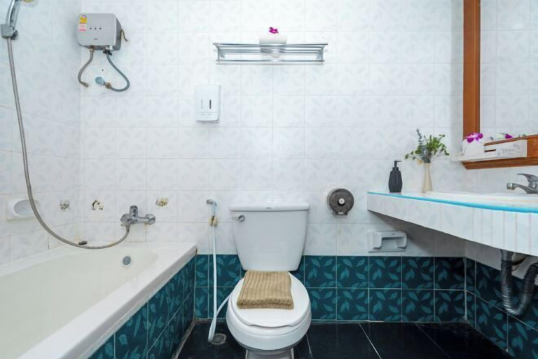 Bathroom 18