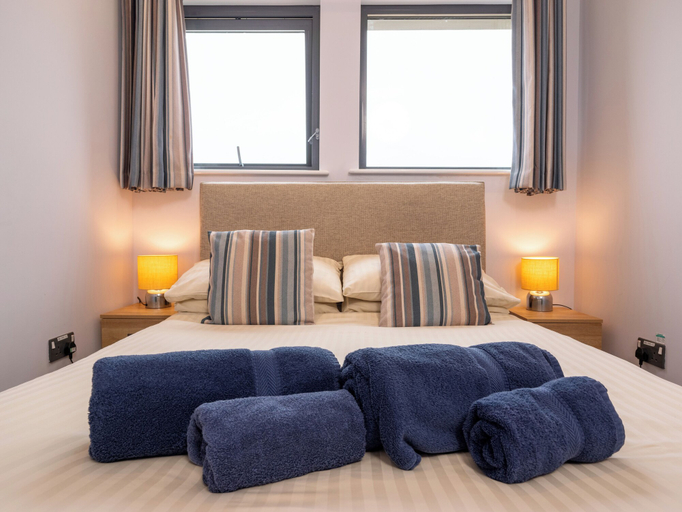 Bedroom 2, Harbour Stays - The Marine Centre, Pembrokeshire