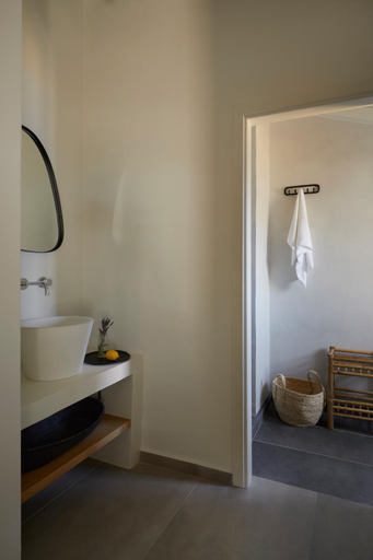 Bathroom 5, Stimata, South Aegean