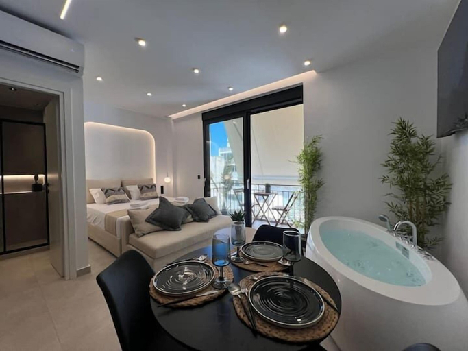 Others 4, BlueMotion - PortSuite, Attica