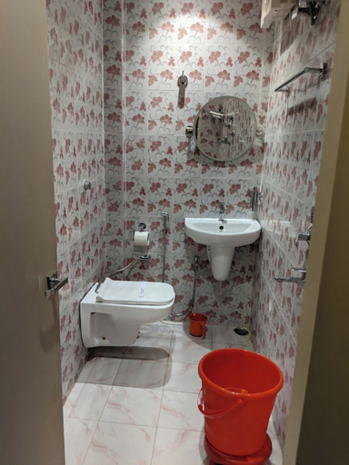 Bathroom, Goroomgo Gokul Raj Madhubani, Madhubani