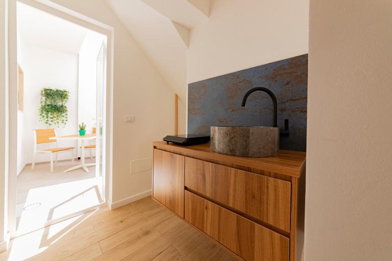 Others 2, Suites7, Lecce