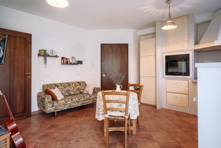 Others 5, Ema's guest house, Lucca