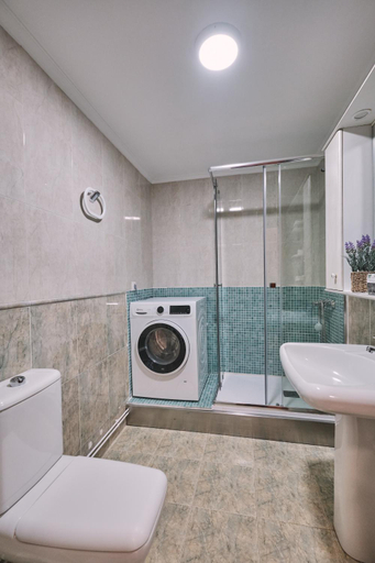 Bathroom, Peregrina Pension 5, A Coruña