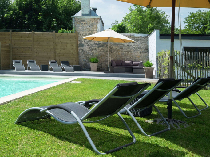 Sport & Beauty 5, Modern Mansion in Hastiere par Dela with Pool, Namur