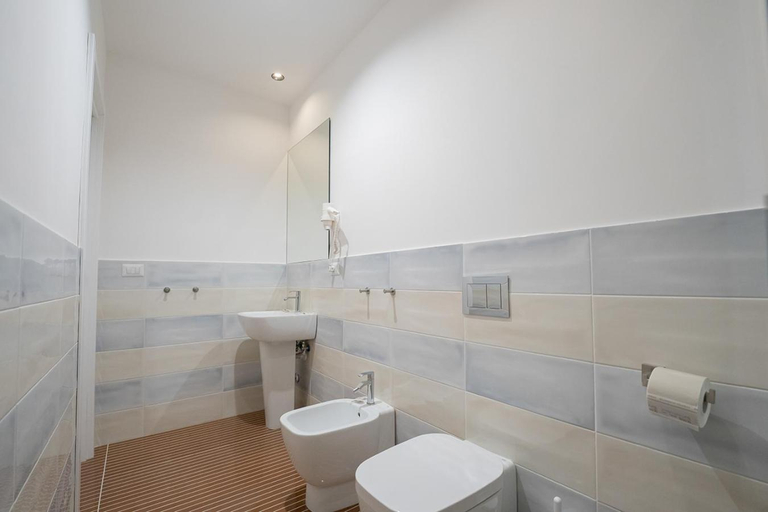 Bathroom 3, GreRos H. Rooms Napoli Centro by Clapa Group Dislocated Hospitality, Napoli