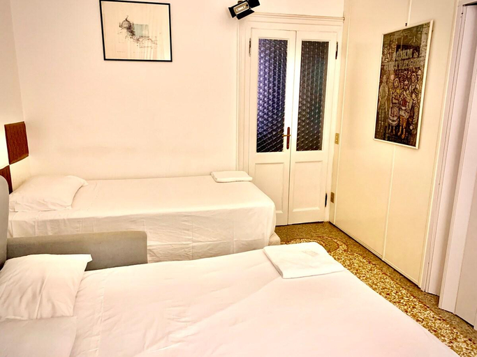 Bedroom 2, Apartment Odesos, Venezia