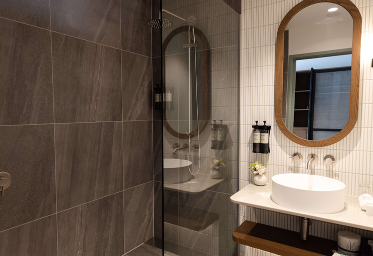Bathroom 7