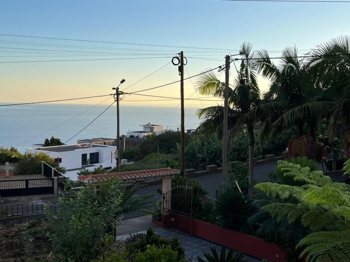 2, Casa da Isilda ,three bedrooms, Calheta