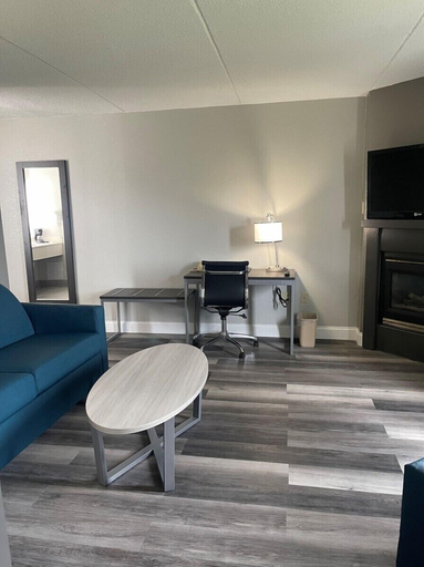 Others 4, HomeTown Inn & Suites, Scott