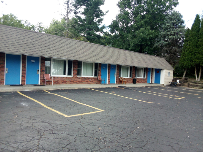 Exterior & Views 2, Baw Beese Inn, Hillsdale