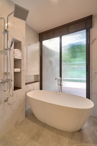 Bathroom 10