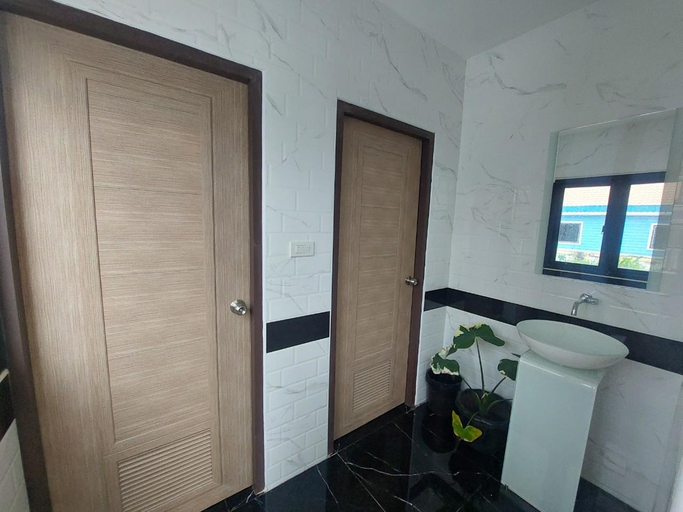 Others 4, A Day Hotel, Muang Roi Et