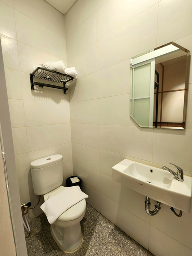 Bathroom 5, Mimaru Hotel Jakarta, Central Jakarta