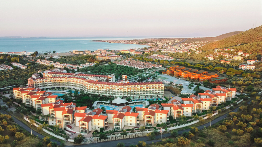 Exterior & Views