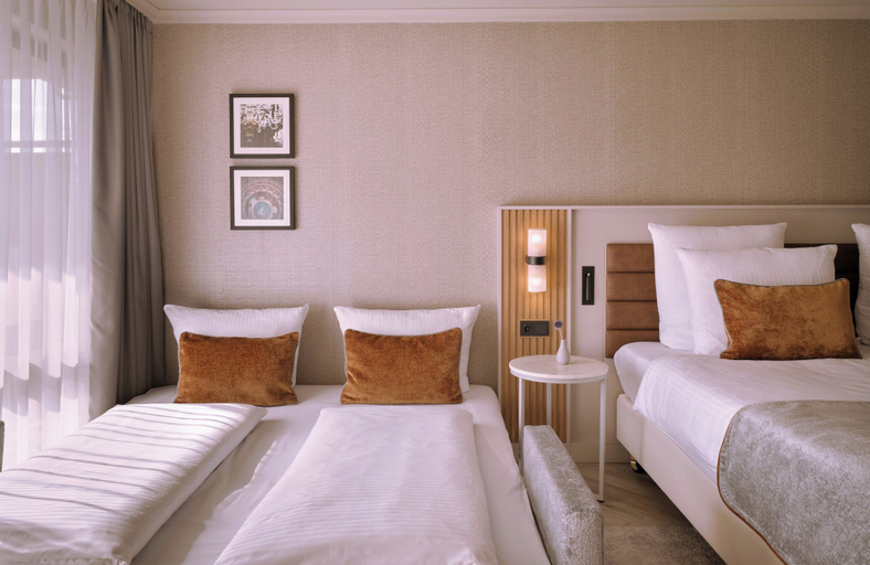 Bedroom 4, Leonardo Royal Hotel Baden-Baden, Baden-Baden