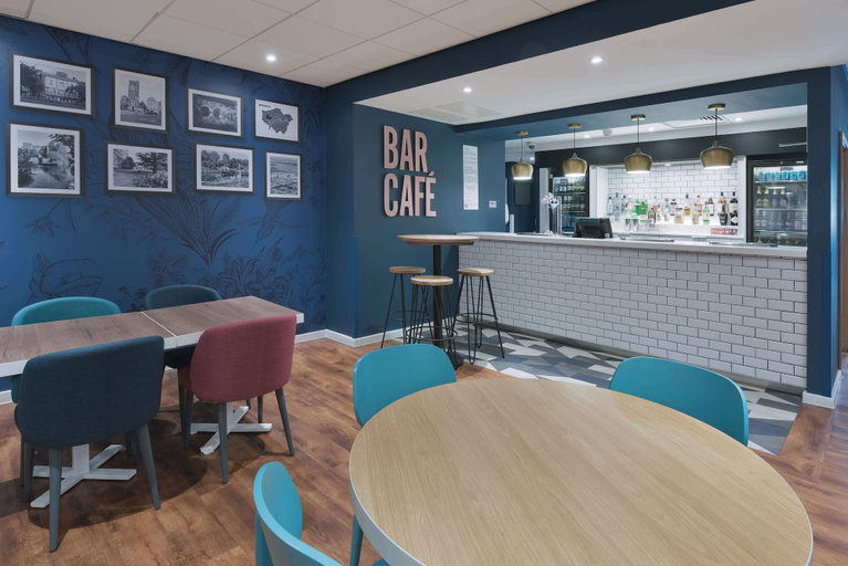 Food & Drinks 5, Travelodge London Ealing, London