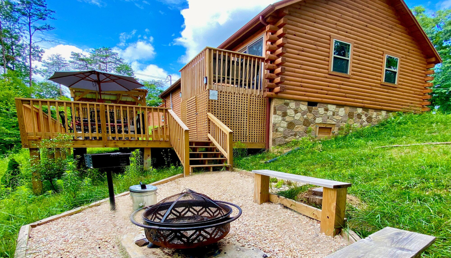 Exterior & Views, Fox's Den, Sevier