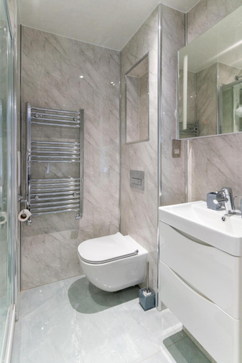 Others 5, Canary Wharf O2 Deluxe Ensuite Rooms, London