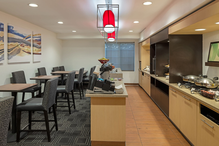 Food & Drinks 5, TownePlace Suites by Marriott Sunnyvale Silicon Valley, Santa Clara