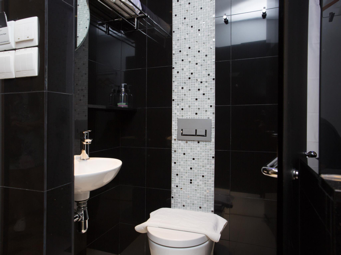 Bathroom 4