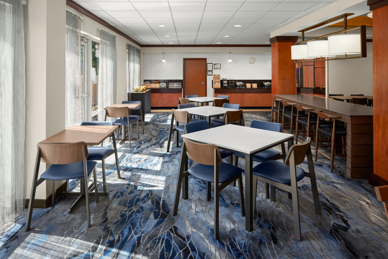 Food & Drinks 4, Fairfield Inn & Suites by Marriott Bedford, Bedford