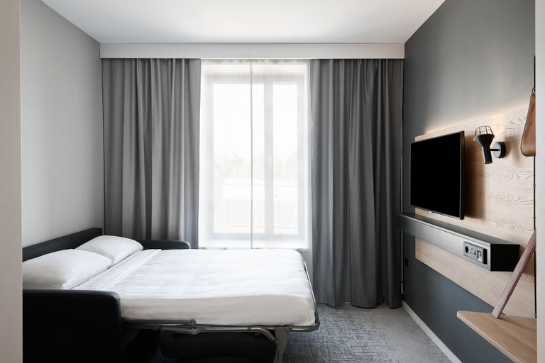 Bedroom 3, Moxy Bristol, Bristol