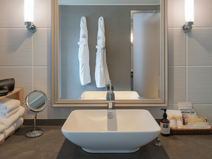 Bathroom 8