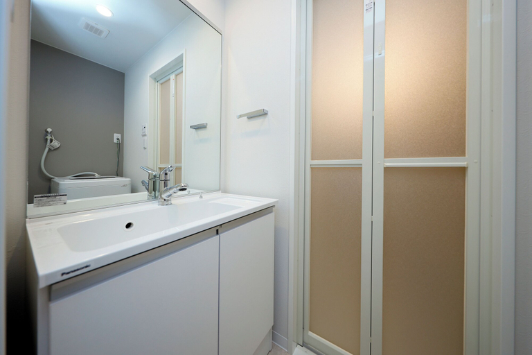 Bathroom 3, LIVION V Hatagaya by Tranova, Shibuya