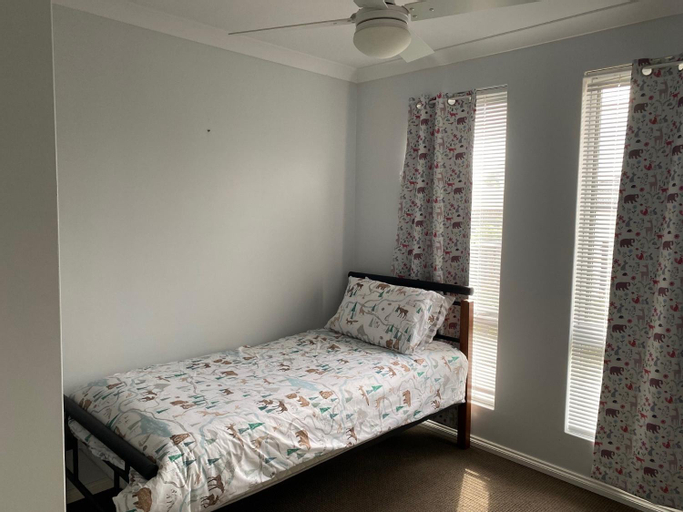 Bedroom 1, Lakelands Hideaway, Mandurah