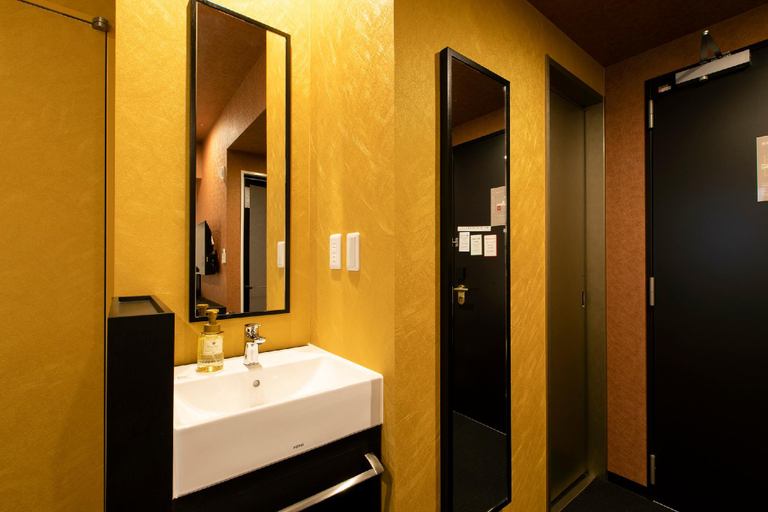 Bathroom 11
