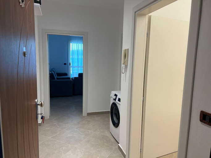 Others 3, Nea's Apartament, Durrësit