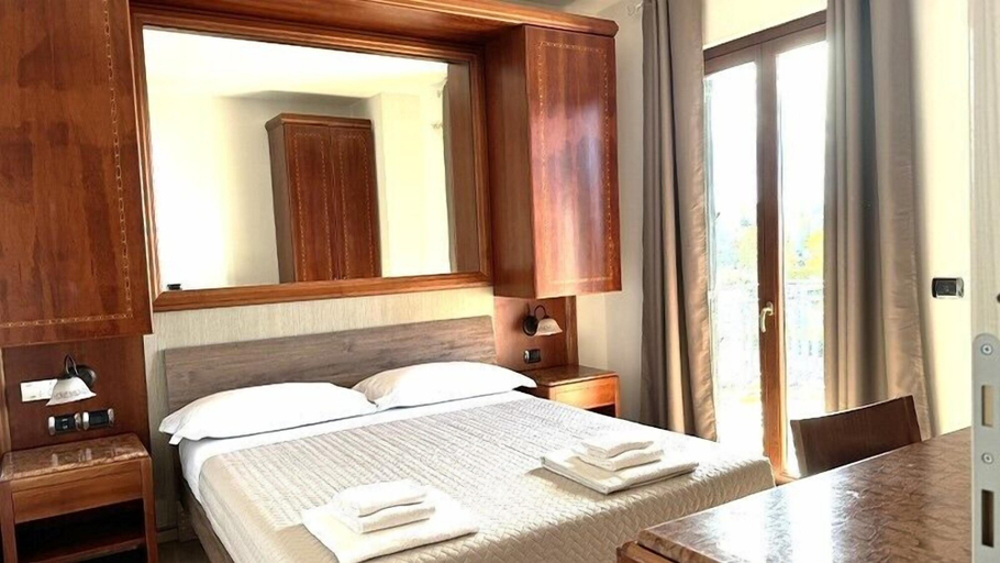 Bedroom 3, residence del mare, Rome