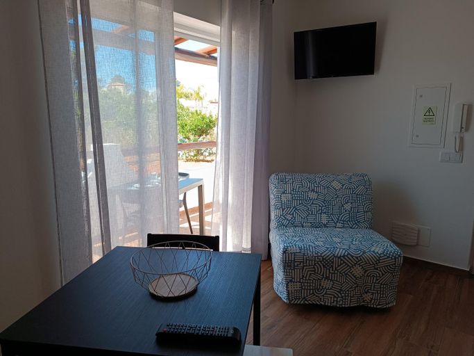 Others 4, Casa Zeferino, Lagoa