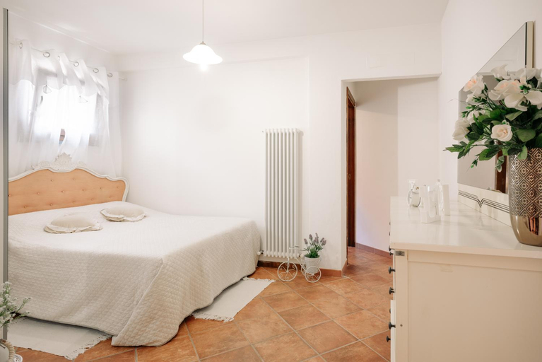 Bedroom 1, Ema's guest house, Lucca