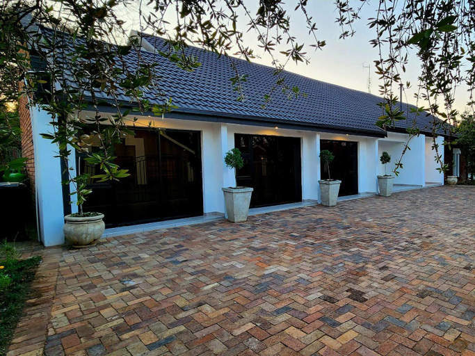 Exterior & Views, Villa-ne Guesthouse, Dr Kenneth Kaunda