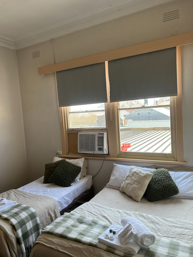 Bedroom 5, William Farrer Hotel, Wagga Wagga - Pt A
