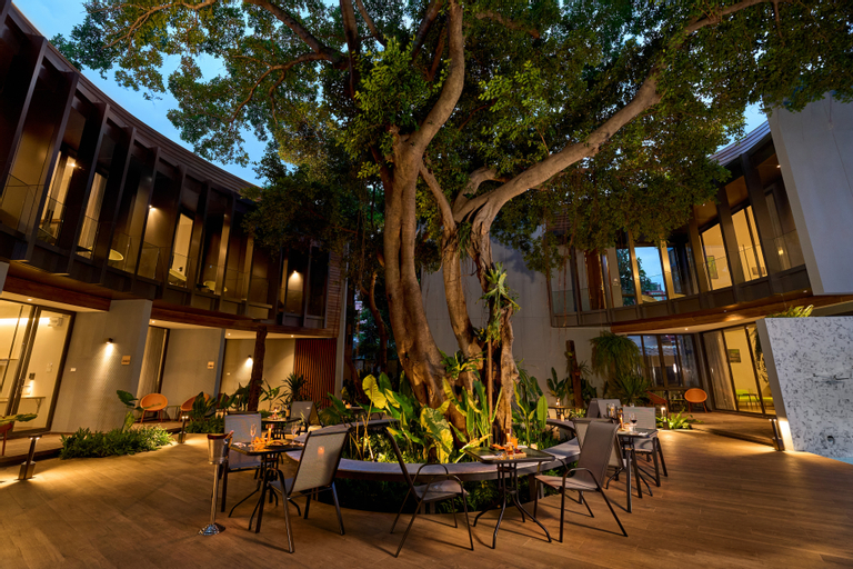 Exterior & Views 2, Red Door Hotel, Bangkok, Phra Nakhon